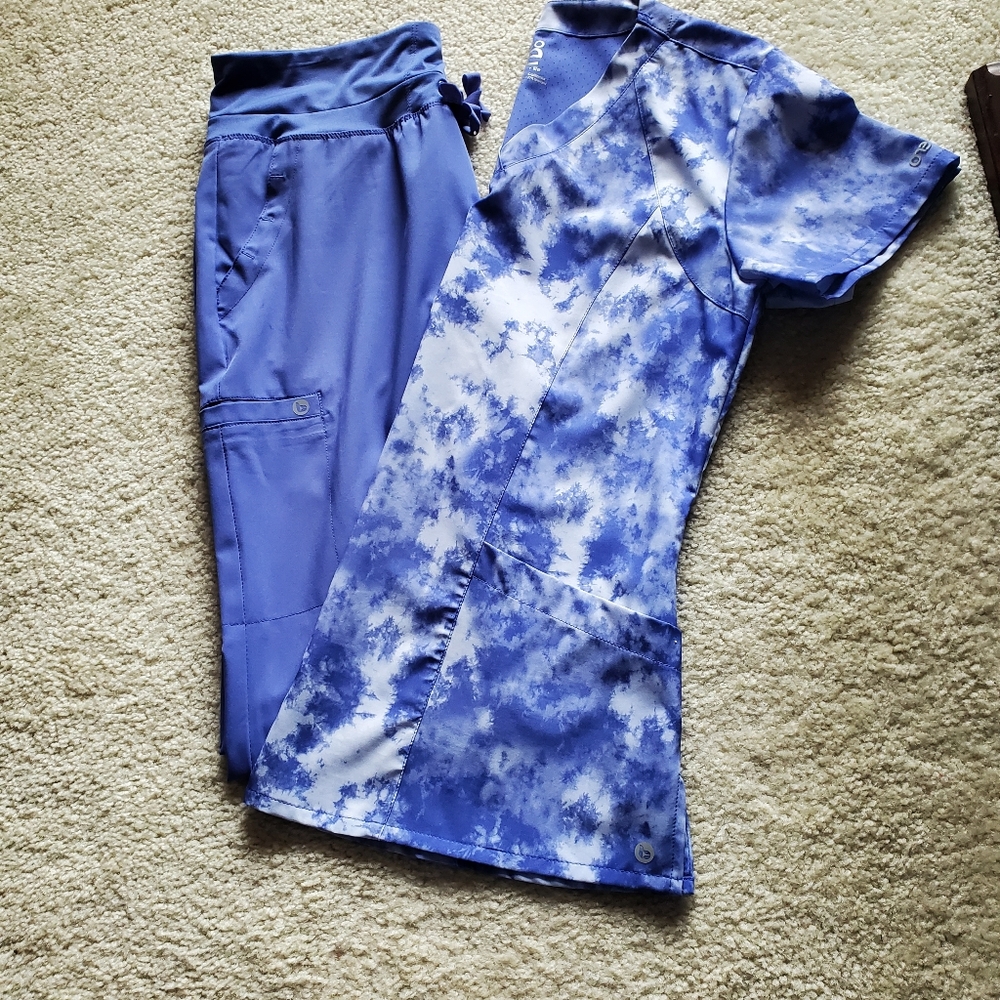 Barco Uniforms Women's Scrub Set in Lavender / Periwinkle